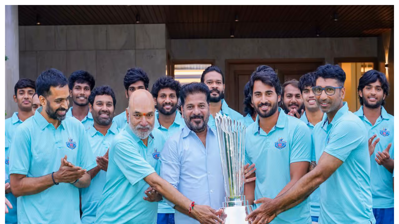 Telangana CM Revanth Reddy with TG20 League winning team (Photo/@revanth_anumula) Telangana CM Revanth Reddy with TG20 League winning team (Photo/@revanth_anumula)
