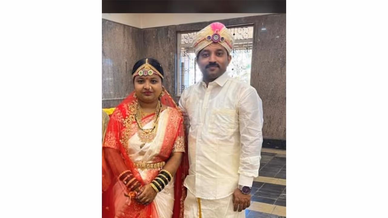 Marries couple in the car crash (photo/ANI) Marries couple in the car crash (photo/ANI)