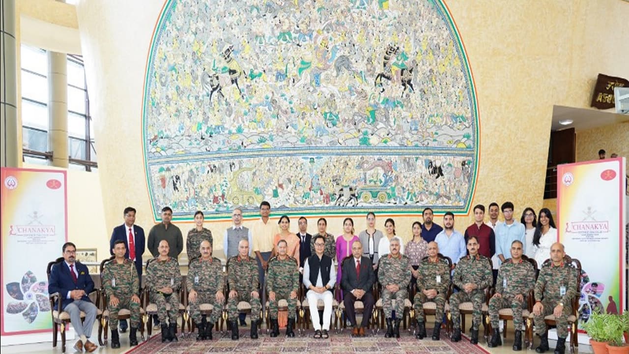 Union Minister Kiren Rijiju with the Indian army (Photo: Ministry of Defence)