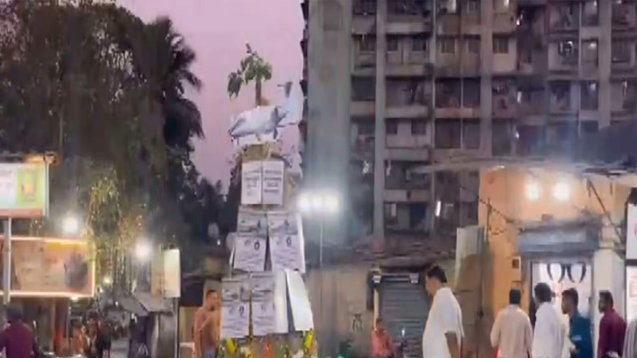 Effigy of VSR ventures in Thane (Photo: ANI) Effigy of VSR ventures in Thane (Photo: ANI)