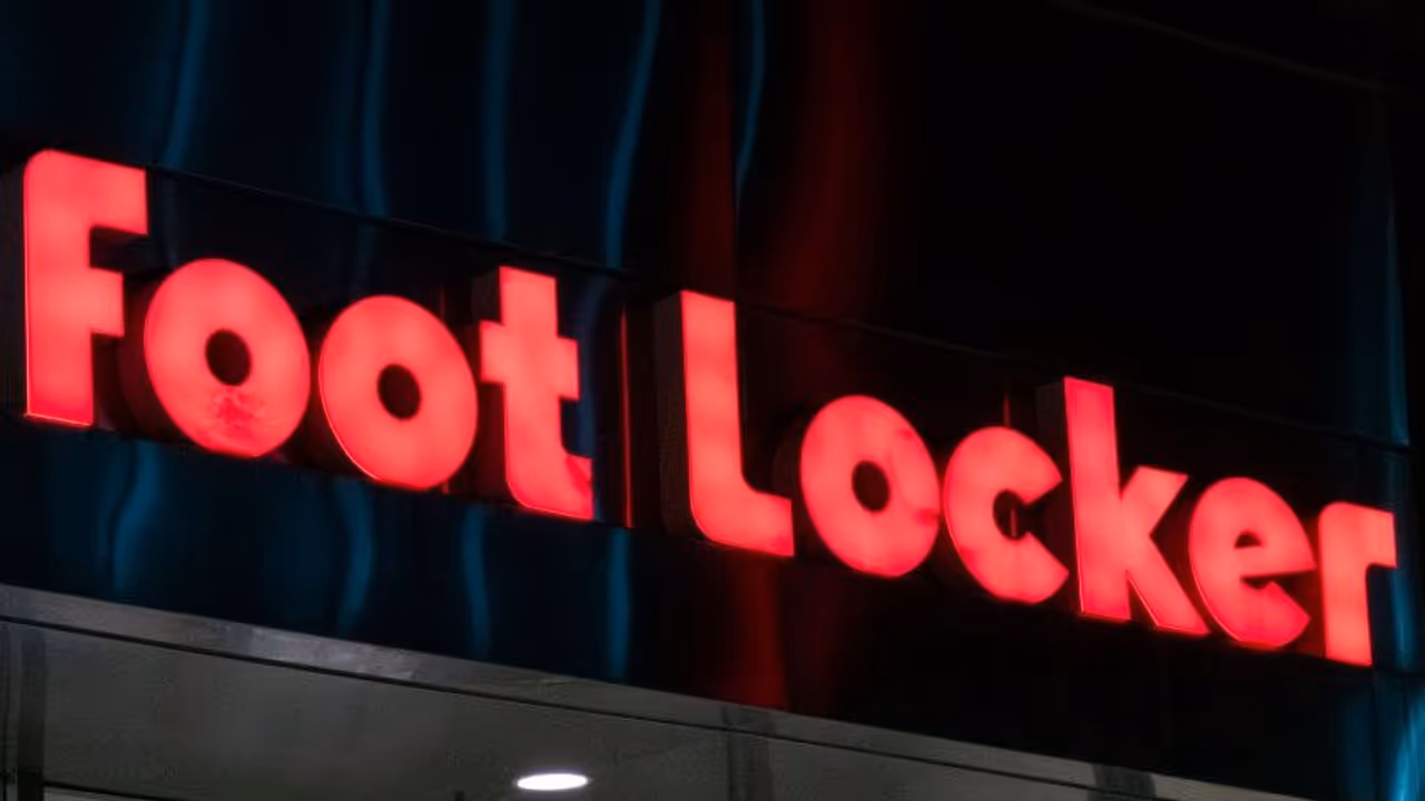Foot Locker Stock Rises On Q4 Earnings Beat And Comparable Sales Growth, But Retail’s Downbeat Foot Locker Stock Rises On Q4 Earnings Beat And Comparable Sales Growth, But Retail’s Downbeat