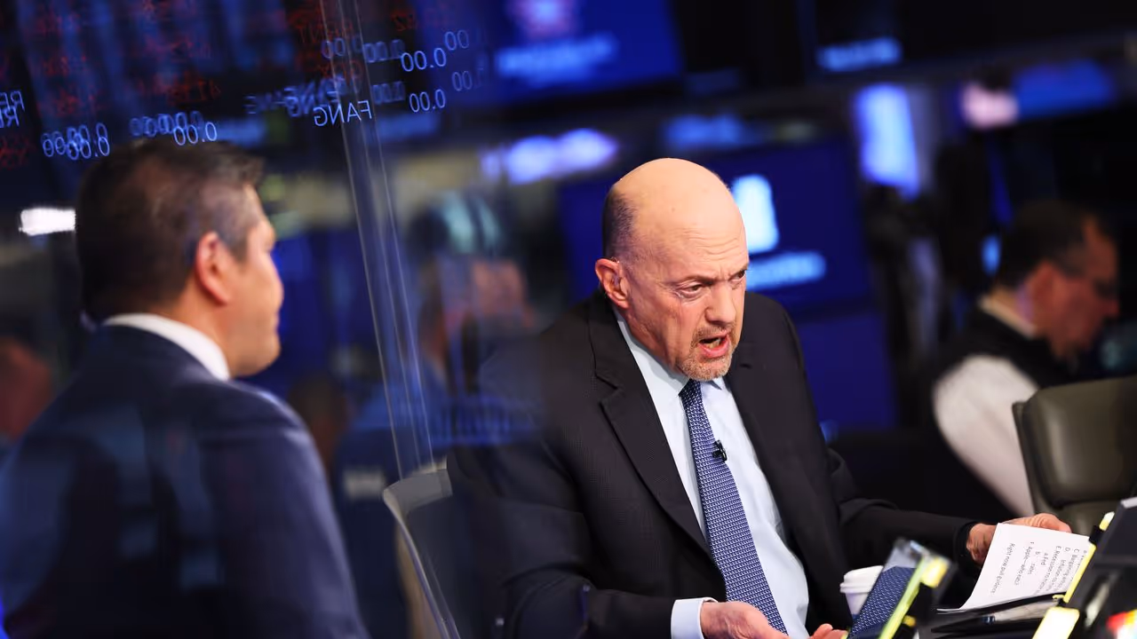 https://stocktwits.com/news articles/markets/equity/jim cramer says starbucks can rise on its own apple s audience is worth paying for and intel investors need patience/cZx0kBeRBrn https://stocktwits.com/news articles/markets/equity/jim cramer says starbucks can rise on its own apple s audience is worth paying for and intel investors need patience/cZx0kBeRBrn