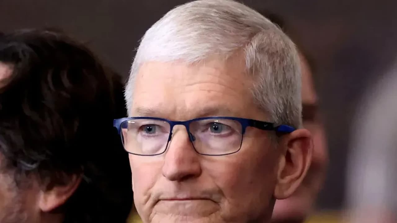 https://stocktwits.com/news articles/markets/equity/trump talks with apple tim cook as iphone price hikes loom/chiNlFZRbmS