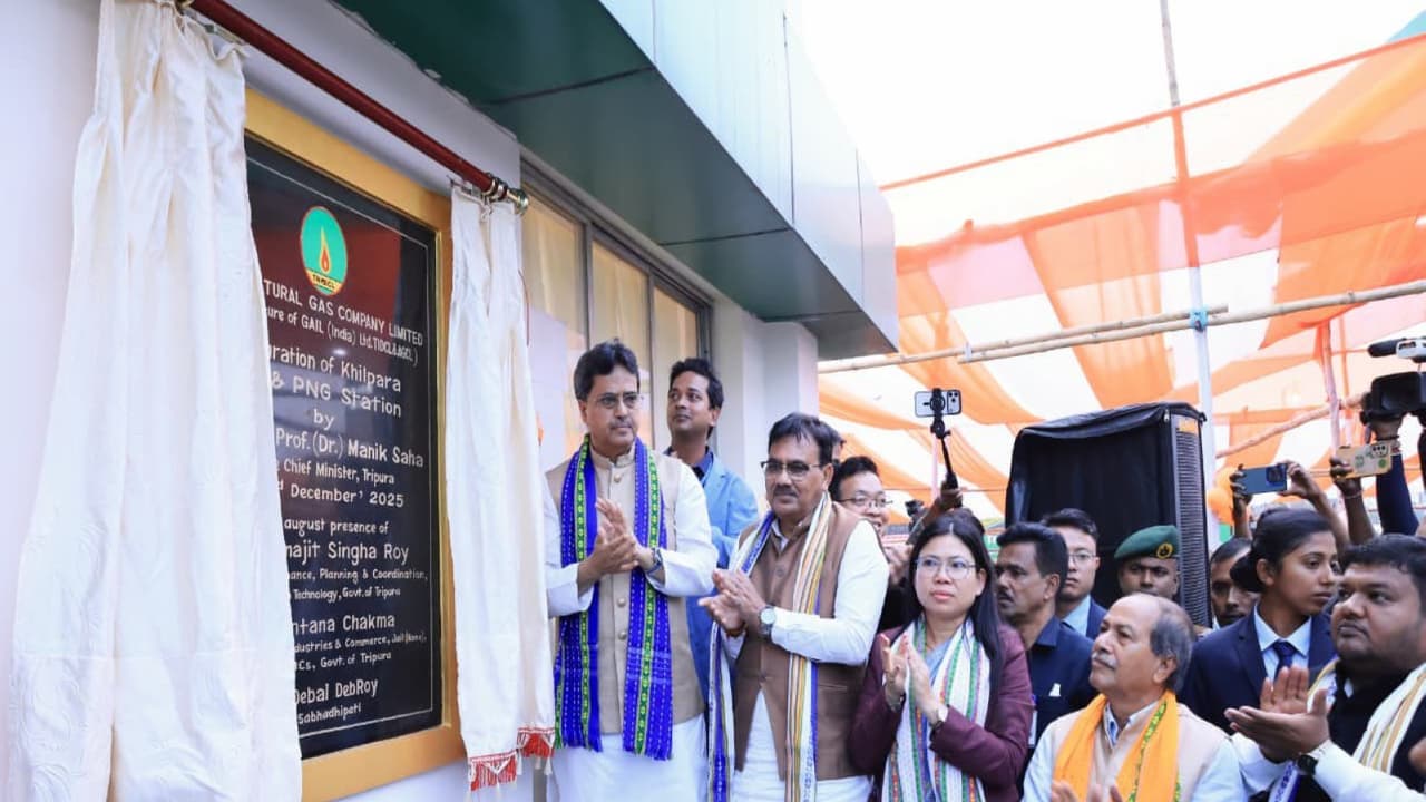 Tripura CM Manik Saha inaugurates newly established Khilpara CNG Station. (Photo/ANI) Tripura CM Manik Saha inaugurates newly established Khilpara CNG Station. (Photo/ANI)