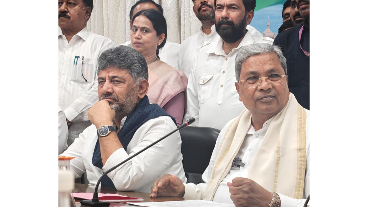Addressing a press conference in Bengaluru, Siddaramaiah (Right) flanked by Deputy Chief Minister DK Shivakumar (Photo/ANI) Addressing a press conference in Bengaluru, Siddaramaiah (Right) flanked by Deputy Chief Minister DK Shivakumar (Photo/ANI)