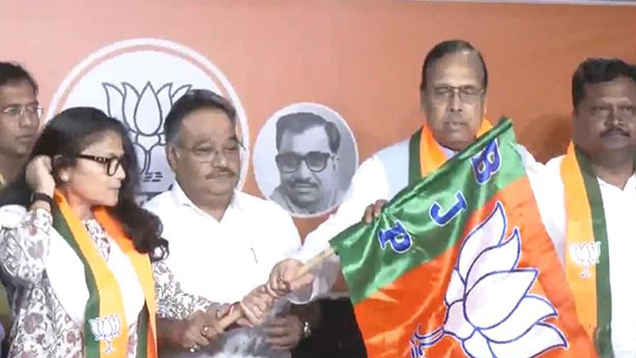 TMC MPs Sushmita Dev, Sukhendu Sekhar Roy, Prakash Chik Baraik join BJP (Photo/ANI) TMC MPs Sushmita Dev, Sukhendu Sekhar Roy, Prakash Chik Baraik join BJP (Photo/ANI)