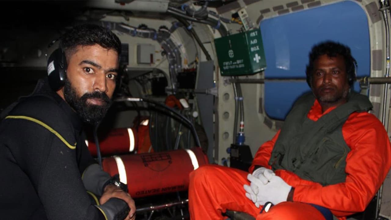 Indian Navy evacuates stranded fisherman off VIsakhapatnam coast (Photo/X @@IN_HQENC) Indian Navy evacuates stranded fisherman off VIsakhapatnam coast (Photo/X @@IN_HQENC)