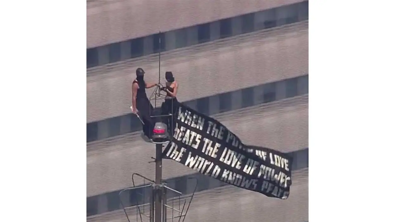 Two people scale to the top of Empire State Building carrying banner (Photo/Instagram/@angela_nikolau) Two people scale to the top of Empire State Building carrying banner (Photo/Instagram/@angela_nikolau)