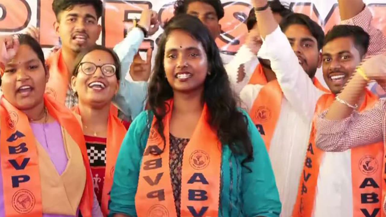 Akhil Bharatiya Vidyarthi Parishad celebrating victory (Photo/ANI) Akhil Bharatiya Vidyarthi Parishad celebrating victory (Photo/ANI)