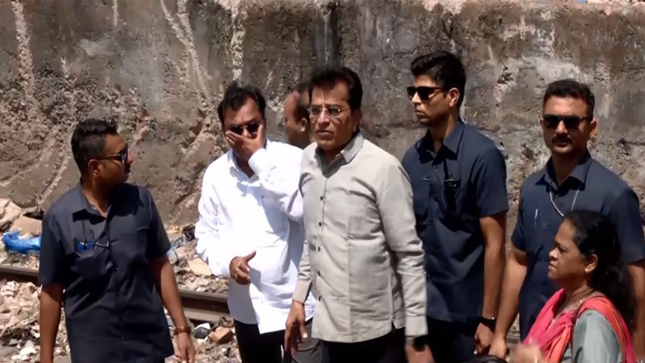 BJP leader Kirit Somaiya visits demolition site (Photo/ANI) BJP leader Kirit Somaiya visits demolition site (Photo/ANI)