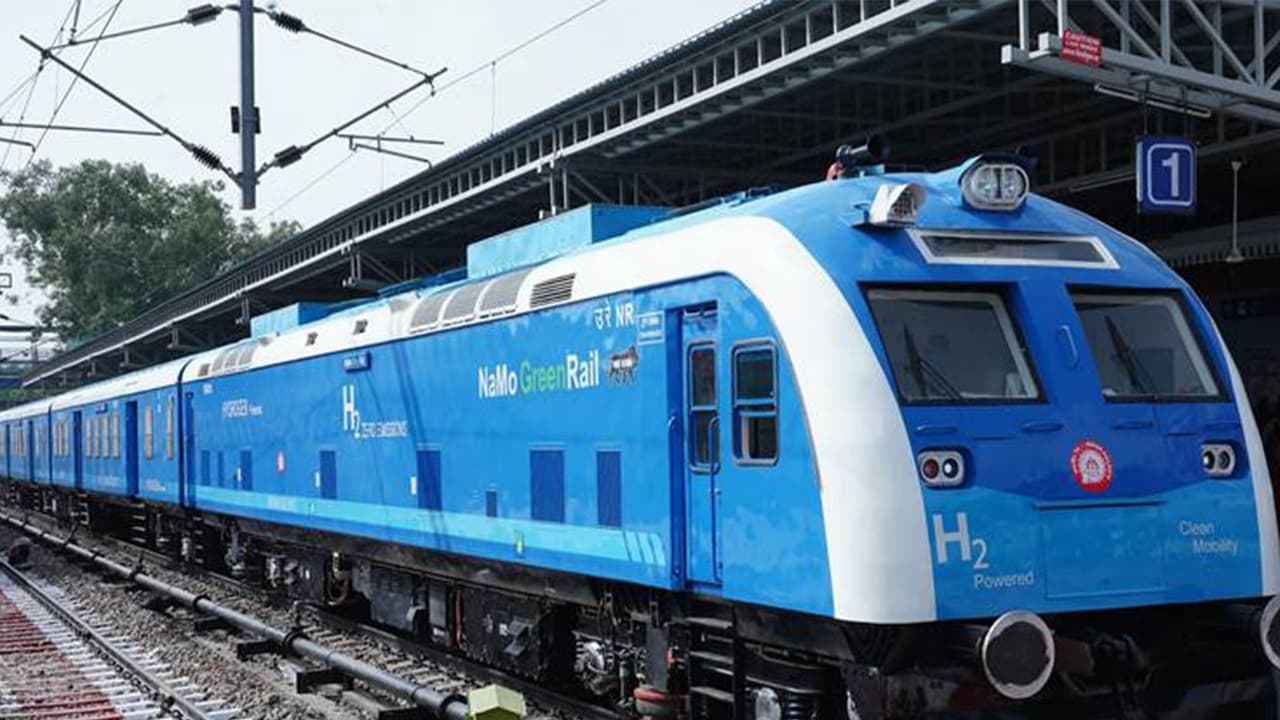 Jind Sonipat Hydrogen Train (Photo/PIB) Jind Sonipat Hydrogen Train (Photo/PIB)