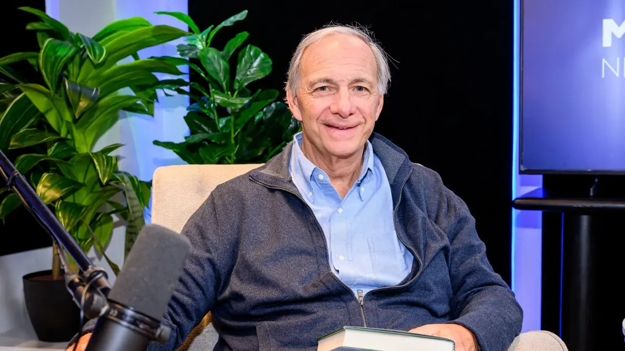 https://stocktwits.com/news articles/markets/equity/ray dalio says absolutist politics may hamper sustainable tackling of debt bomb/chFWRi7RRNB