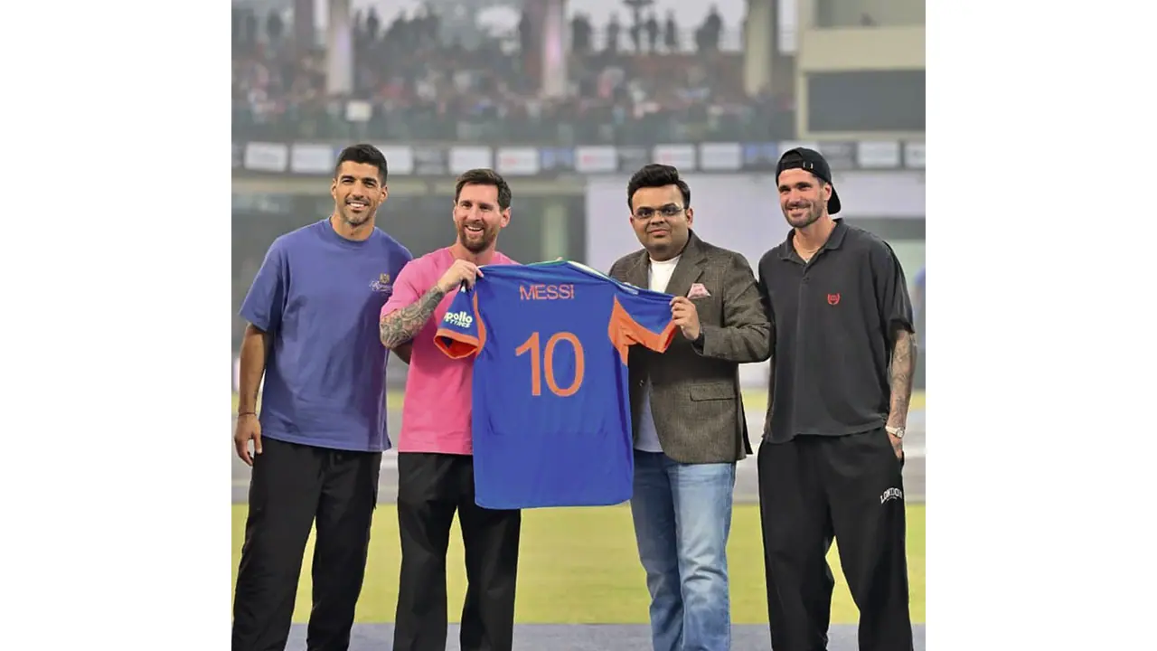 ICC Chairman Jay Shah presented a special No. 10 India jersey to Lionel Messi during the Argentine football legend’s visit to India. (Photo: Instagram/jayshah220988) ICC Chairman Jay Shah presented a special No. 10 India jersey to Lionel Messi during the Argentine football legend’s visit to India. (Photo: Instagram/jayshah220988)