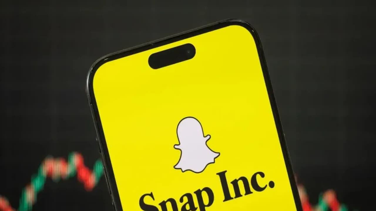 https://stocktwits.com/news articles/markets/equity/snap stock falls premarket ahead of quarterly report investors watch user growth ad sales/cZoTIp7RJdP https://stocktwits.com/news articles/markets/equity/snap stock falls premarket ahead of quarterly report investors watch user growth ad sales/cZoTIp7RJdP