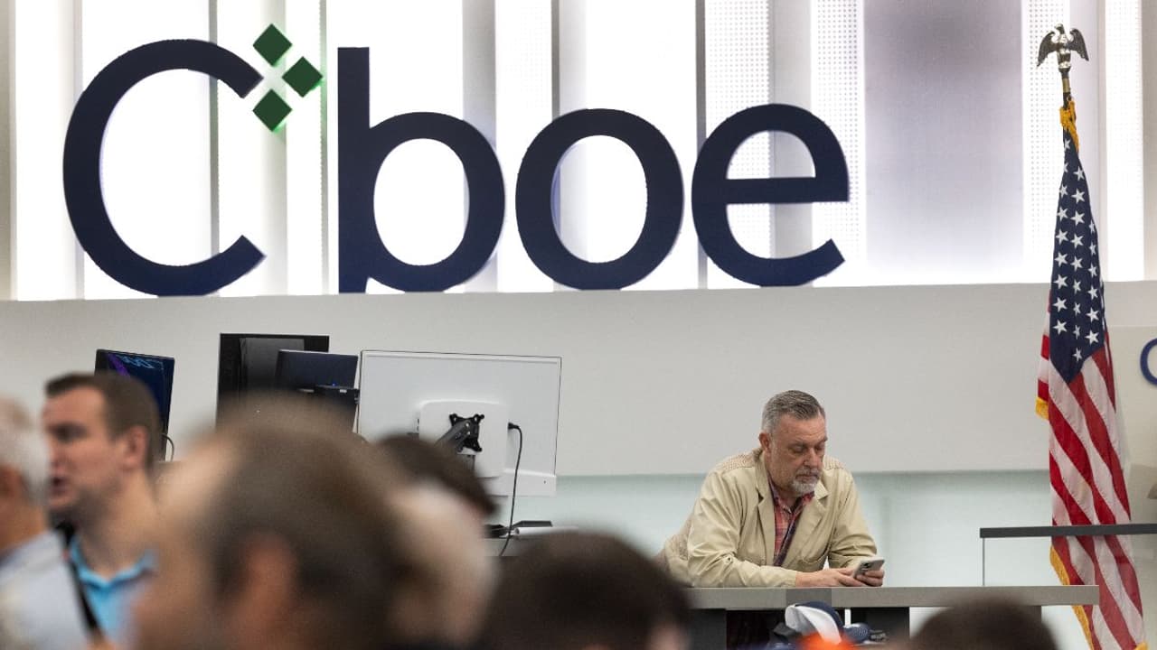 Cboe Pushes For Ether Staking In ETFs While Token Struggles Below $2K – Stock Drops Amid Market Slump