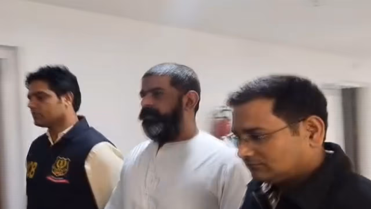 Fugitive drug kingpin Virender Singh Basoya brought to Rouse Avenue Court (Photo/ANI) Fugitive drug kingpin Virender Singh Basoya brought to Rouse Avenue Court (Photo/ANI)