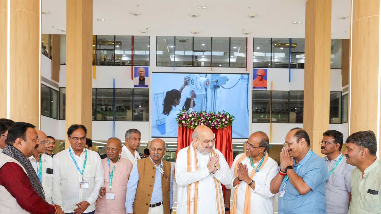 Union Minister Amit Shah visits KLE Hospital (Photo/PIB) Union Minister Amit Shah visits KLE Hospital (Photo/PIB)