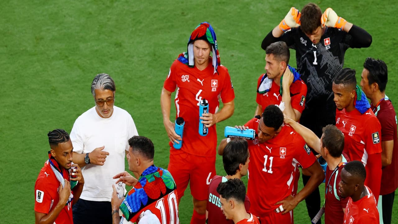 Soccer Football FIFA World Cup 2026 Argentina v Switzerland Kansas City, Missouri, U.S. Switzerland players and coach Murat Yakin during a hydration break. (Photo: REUTERS/ Albert Gea) Soccer Football FIFA World Cup 2026 Argentina v Switzerland Kansas City, Missouri, U.S. Switzerland players and coach Murat Yakin during a hydration break. (Photo: REUTERS/ Albert Gea)