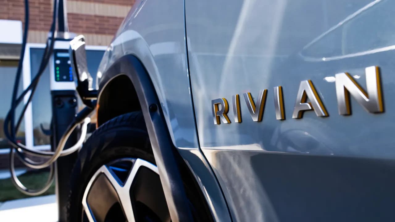 https://stocktwits.com/news articles/markets/equity/rivian slashes full year delivery guidance after drop in q3 figures/chCrfpbR3OH