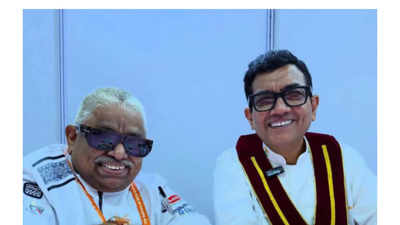 Chef Sanjeev Kapoor with celebrity chef K. Damodaran (Photo/instagram/@sanjeevkapoor) Chef Sanjeev Kapoor with celebrity chef K. Damodaran (Photo/instagram/@sanjeevkapoor)
