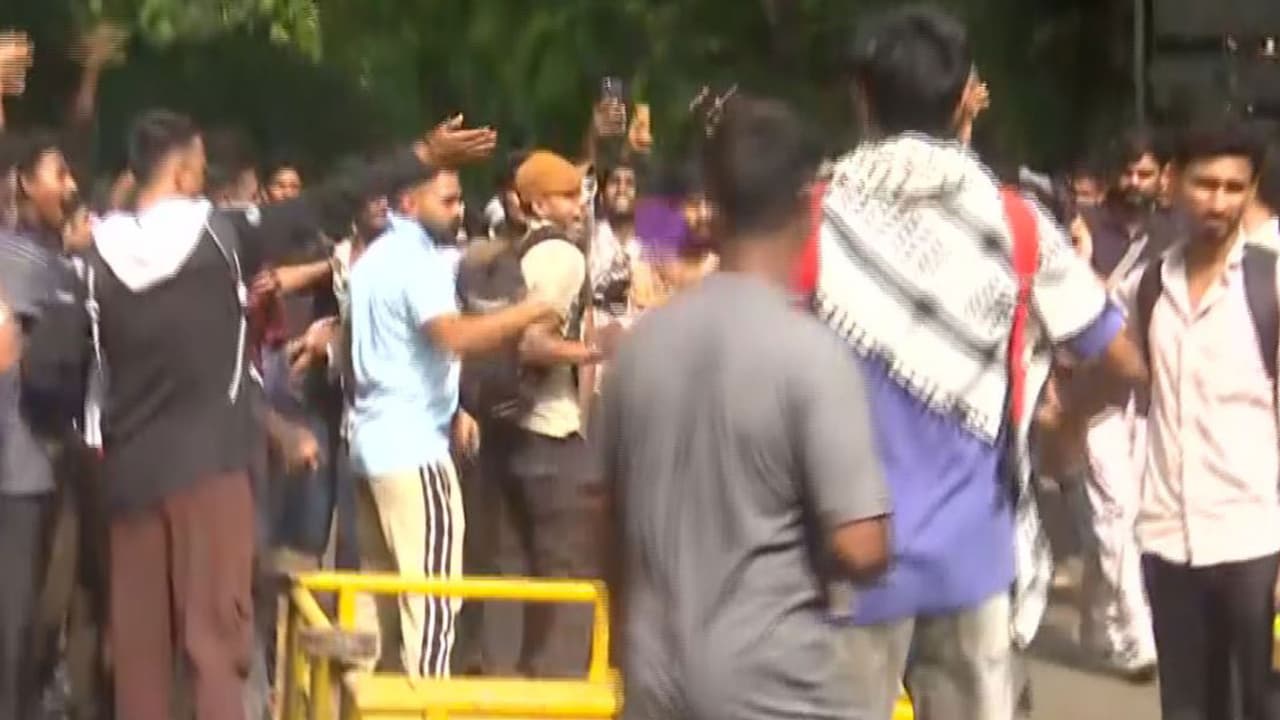 Student led protests against NEET paper leak continue in New Delhi (Photo/ANI) Student led protests against NEET paper leak continue in New Delhi (Photo/ANI)