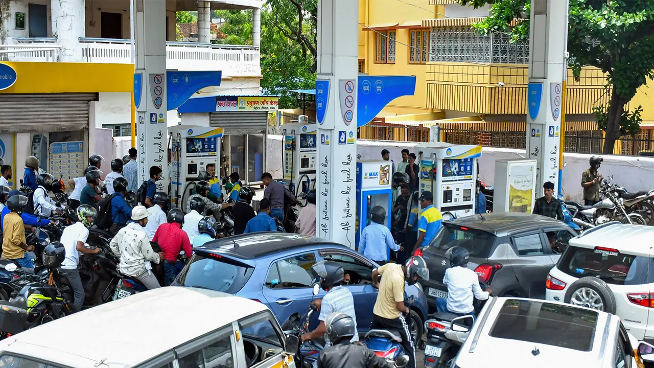 A large crowd of people on two wheelers queues up at an Indian Oil petrol pump amid fuel shortage and price hike concerns, in Ranchi on Friday (Photo/ANI) A large crowd of people on two wheelers queues up at an Indian Oil petrol pump amid fuel shortage and price hike concerns, in Ranchi on Friday (Photo/ANI)
