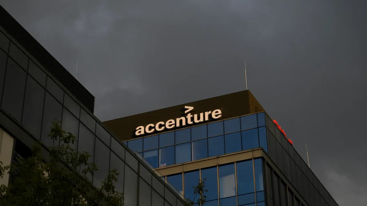 https://stocktwits.com/news articles/markets/equity/accenture announces major business overhaul but stock drops despite q3 beat guidance hike/chlx1nvRRPl
