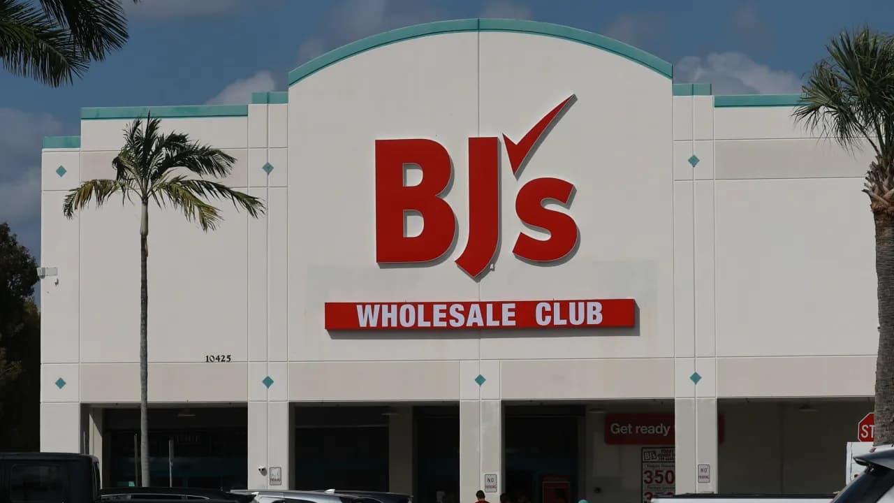 https://stocktwits.com/news articles/markets/equity/bj s wholesale member count hits record high at 8 5 m cfo laura felice highlights strong execution and continued momentum/cZYBHP6RJN8 https://stocktwits.com/news articles/markets/equity/bj s wholesale member count hits record high at 8 5 m cfo laura felice highlights strong execution and continued momentum/cZYBHP6RJN8