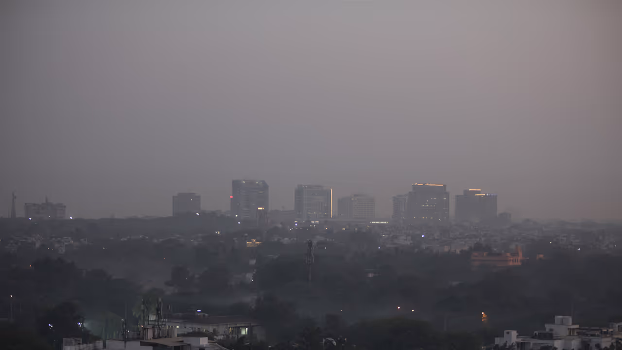 A layer of smog engulfs the Hari Nagar Ashram area in New Delhi (File Photo/ANI) A layer of smog engulfs the Hari Nagar Ashram area in New Delhi (File Photo/ANI)
