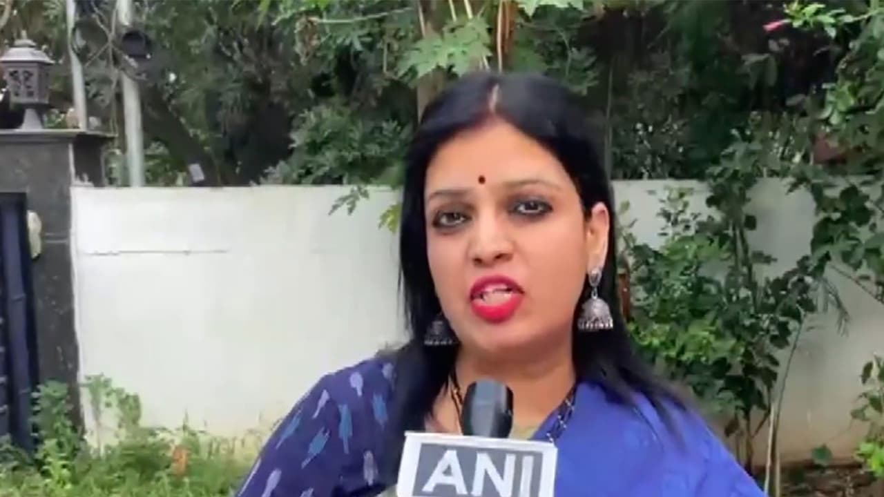 Vishva Hindu Raksha Parishad Mahila President Yamuna Pathak (Photo: ANI) Vishva Hindu Raksha Parishad Mahila President Yamuna Pathak (Photo: ANI)