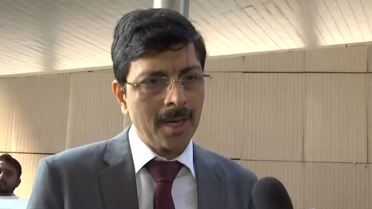  Pankaj Agarwal, Secretary, Power Ministry (Photo/ANI)