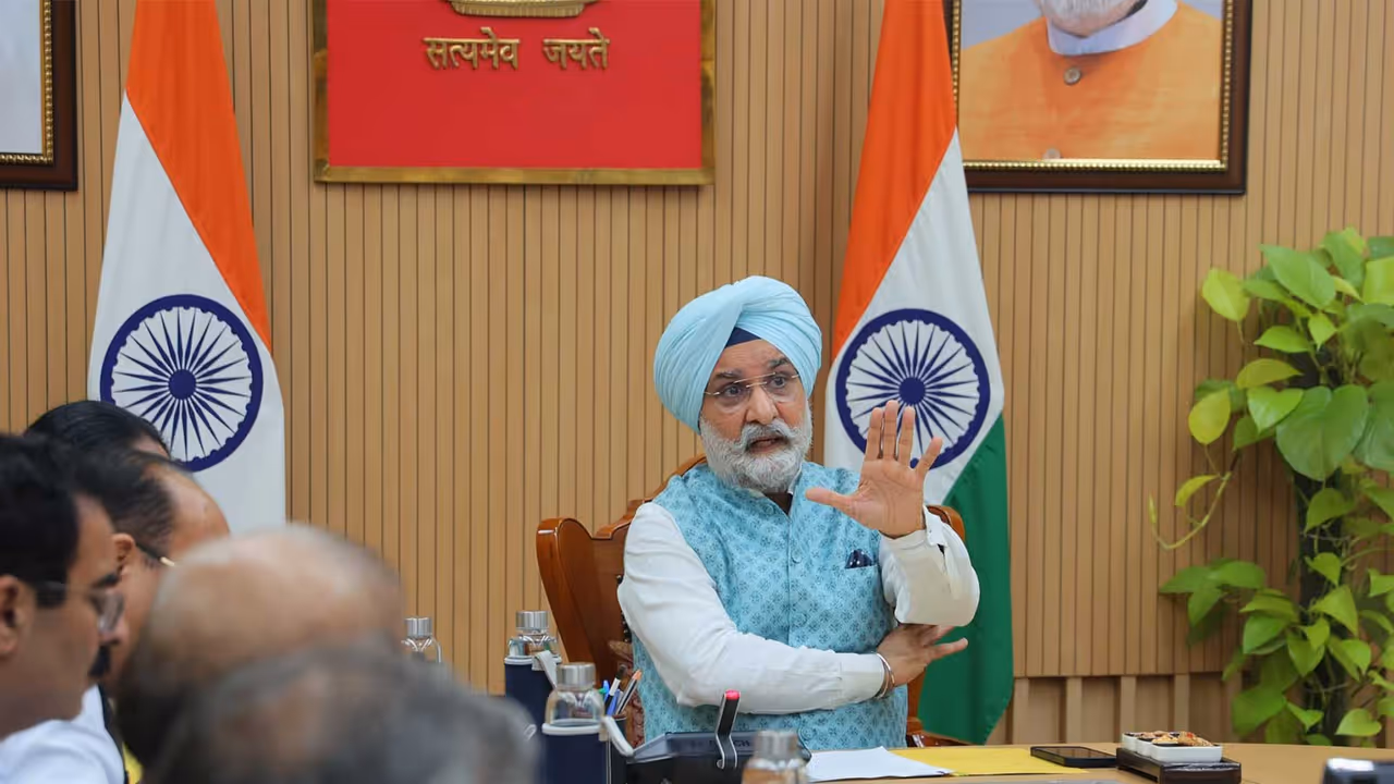 Delhi Lieutenant Governor Taranjit Singh Sandhu chairing a meeting. (Photo/ ANI) Delhi Lieutenant Governor Taranjit Singh Sandhu chairing a meeting. (Photo/ ANI)