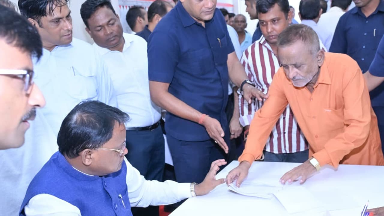 Odisha CM Mohan Charan Majhi holds 18th public grievance hearing (Photo:X/@MohanMOdisha) Odisha CM Mohan Charan Majhi holds 18th public grievance hearing (Photo:X/@MohanMOdisha)