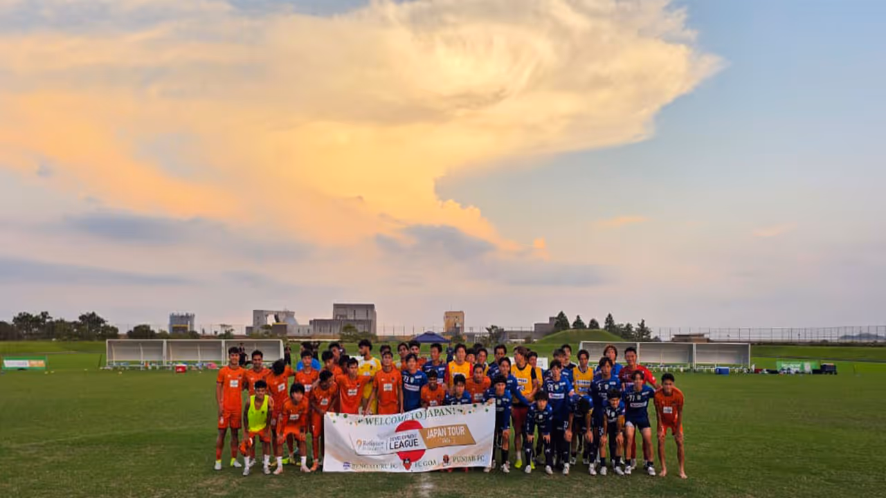 Punjab FC (left) posing with their opponents after the match. (Photo: RFDL) Punjab FC (left) posing with their opponents after the match. (Photo: RFDL)