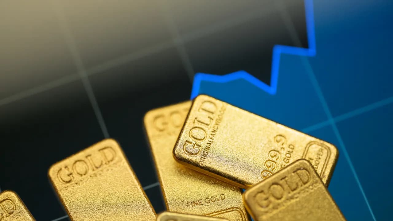 https://stocktwits.com/news articles/markets/equity/gold is up nearly 30 in the last year but goldman sachs sees more room to run/cZYynOcRJrz https://stocktwits.com/news articles/markets/equity/gold is up nearly 30 in the last year but goldman sachs sees more room to run/cZYynOcRJrz