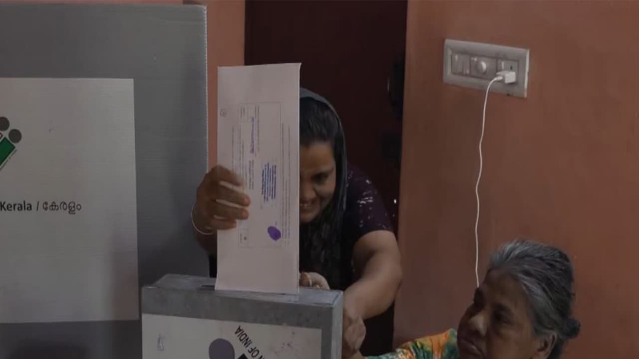 Senior citizens and PwD voters do home voting in Keralam ahead of Assembly elections (Photo/ANI) Senior citizens and PwD voters do home voting in Keralam ahead of Assembly elections (Photo/ANI)
