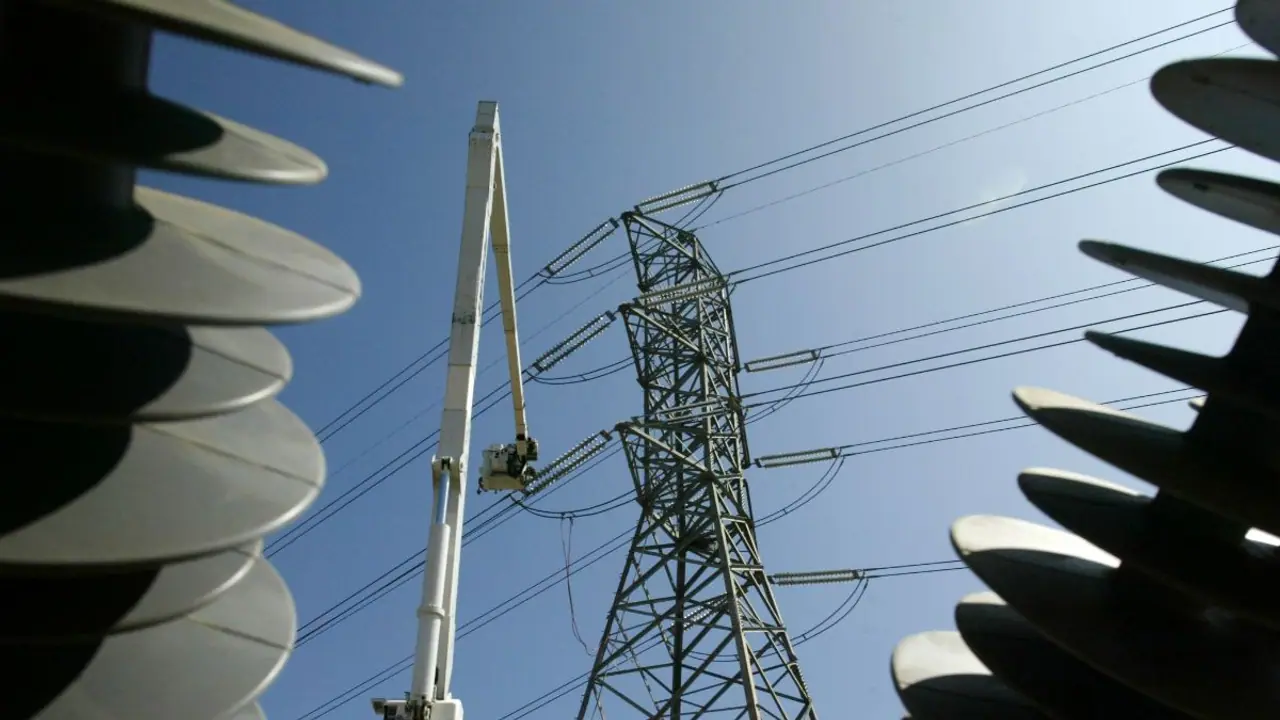 Edison Stock Drops As Legal Pressure Over Eaton Fire Mounts, Video Evidence Surfaces: Retail's Divided Edison Stock Drops As Legal Pressure Over Eaton Fire Mounts, Video Evidence Surfaces: Retail's Divided