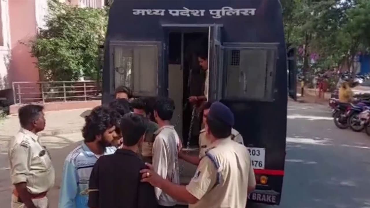 9 Accused in Ujjain Shahi Masjid clashes brought to district hospital in Ujjain (Photo/ANI) 9 Accused in Ujjain Shahi Masjid clashes brought to district hospital in Ujjain (Photo/ANI)