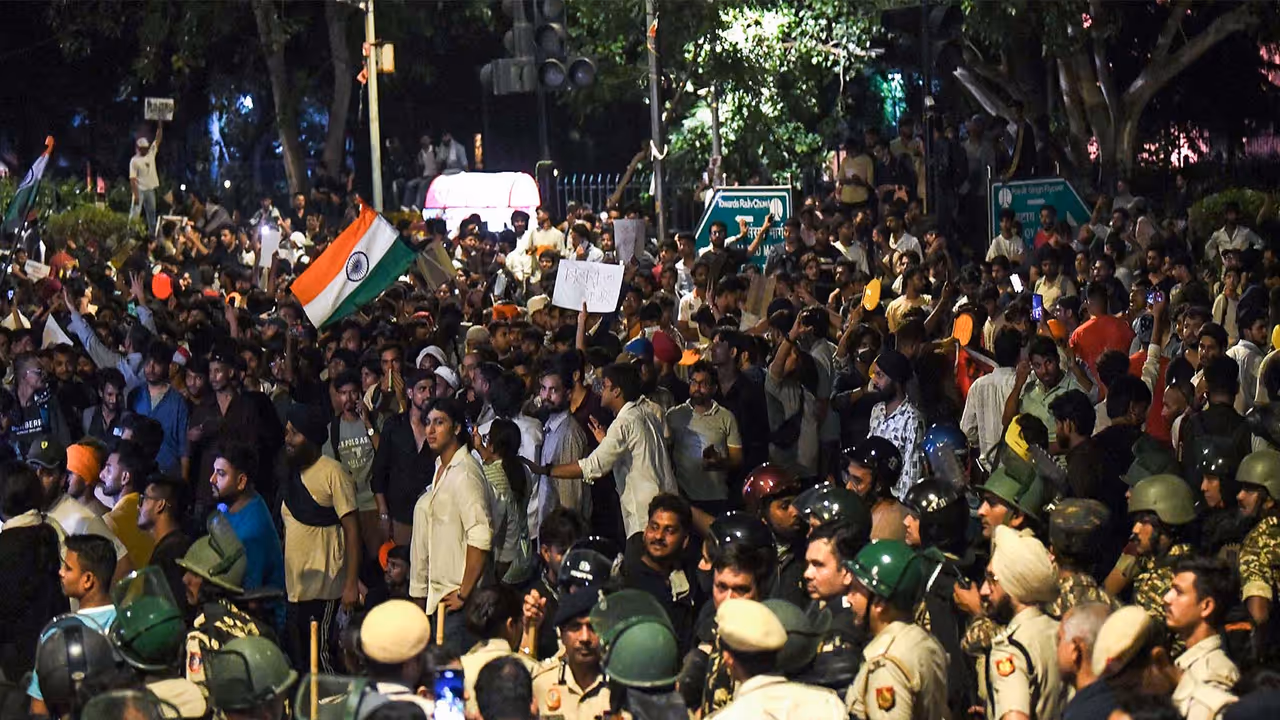 Hundreds of students protest at Jantar Mantar (Photo/ANI) Hundreds of students protest at Jantar Mantar (Photo/ANI)