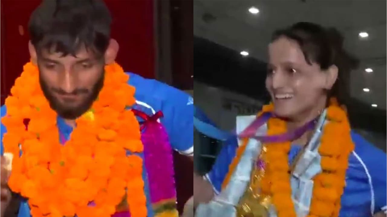 Gold medallist and Indian Judoka Harsh Singh (left) and Asmita Dey (right) welcomed at Delhi Airport (Photo/ANI) Gold medallist and Indian Judoka Harsh Singh (left) and Asmita Dey (right) welcomed at Delhi Airport (Photo/ANI)