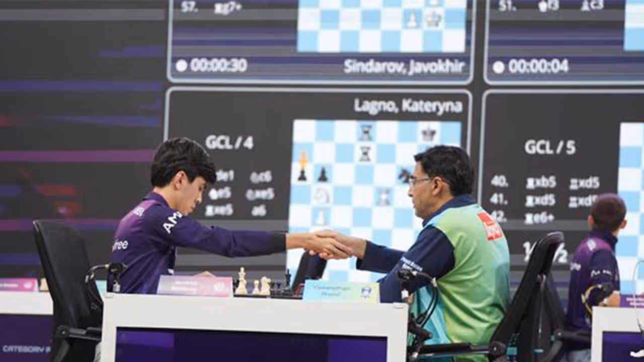 Javokhir Sindarov and Vishwanathan Anand in action (Photo: GCL) Javokhir Sindarov and Vishwanathan Anand in action (Photo: GCL)