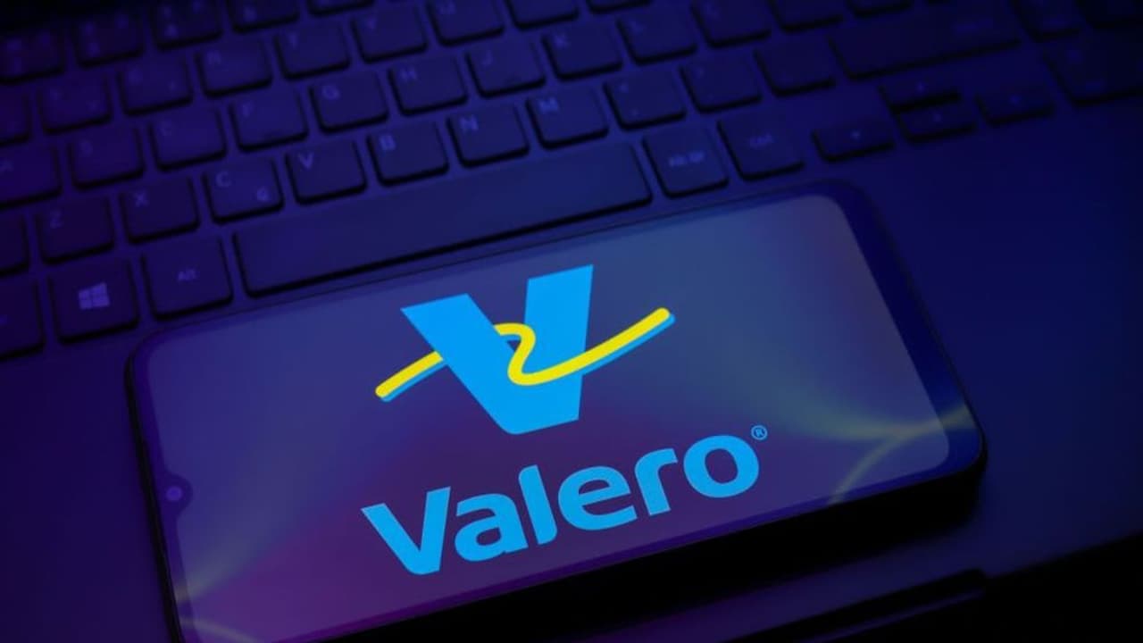 https://stocktwits.com/news articles/markets/equity/valero eyes options for benicia refinery after flagging 1 b impairment charge/chQEiknRbfE https://stocktwits.com/news articles/markets/equity/valero eyes options for benicia refinery after flagging 1 b impairment charge/chQEiknRbfE