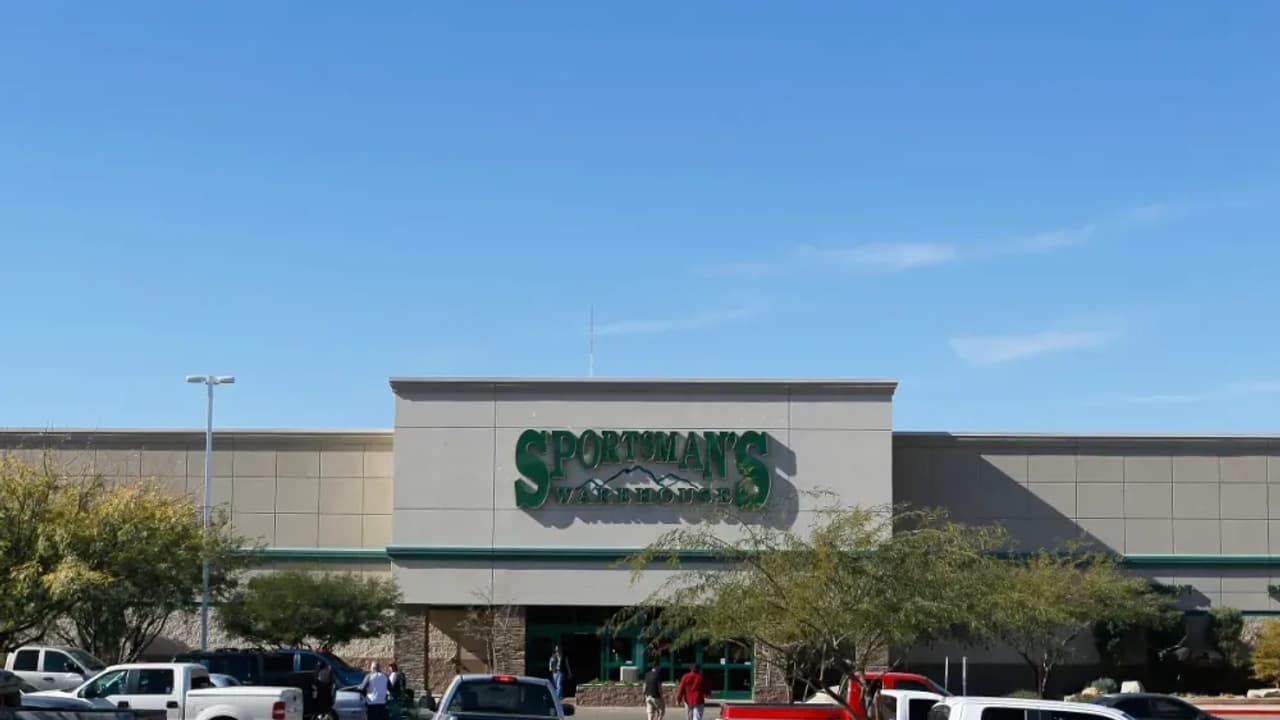Sportsman's Warehouse Soars After Hours On Surprise Q4 Profit, Strong Outlook: Retail Eyes Scooping Up Battered Stock Sportsman's Warehouse Soars After Hours On Surprise Q4 Profit, Strong Outlook: Retail Eyes Scooping Up Battered Stock