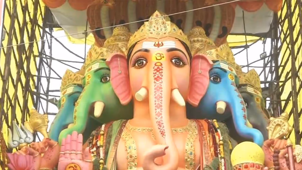 Khairatabad Ganesh Utsav Samiti makes preparations for Ganesh immersion (Photo//ANI) Khairatabad Ganesh Utsav Samiti makes preparations for Ganesh immersion (Photo//ANI)