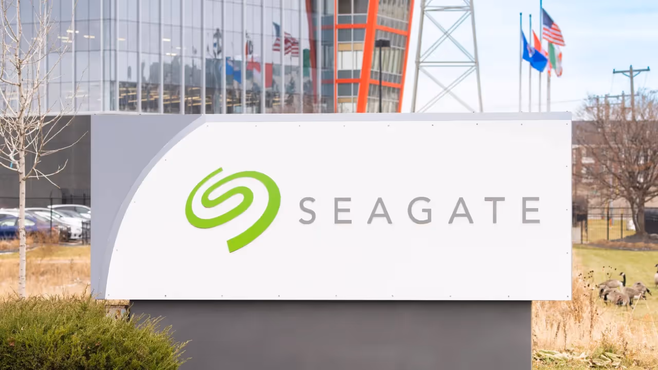 https://stocktwits.com/news articles/markets/equity/stx stock surges over 6 ahead of earnings rosenblatt cuts target but sees near term profit upside/cZUeQBLRBCj https://stocktwits.com/news articles/markets/equity/stx stock surges over 6 ahead of earnings rosenblatt cuts target but sees near term profit upside/cZUeQBLRBCj