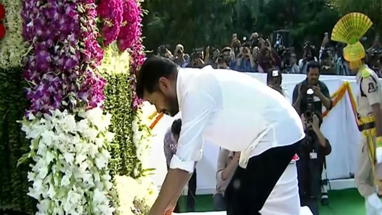 Telangana CM A Revanth Reddy paying floral tributes at the Telangana Martyrs Memorial at Gun Park in Hyderabad on the occasion of Telangana Statehood Day (Photo: I&PR Dept,Telangana) Telangana CM A Revanth Reddy paying floral tributes at the Telangana Martyrs Memorial at Gun Park in Hyderabad on the occasion of Telangana Statehood Day (Photo: I&PR Dept,Telangana)