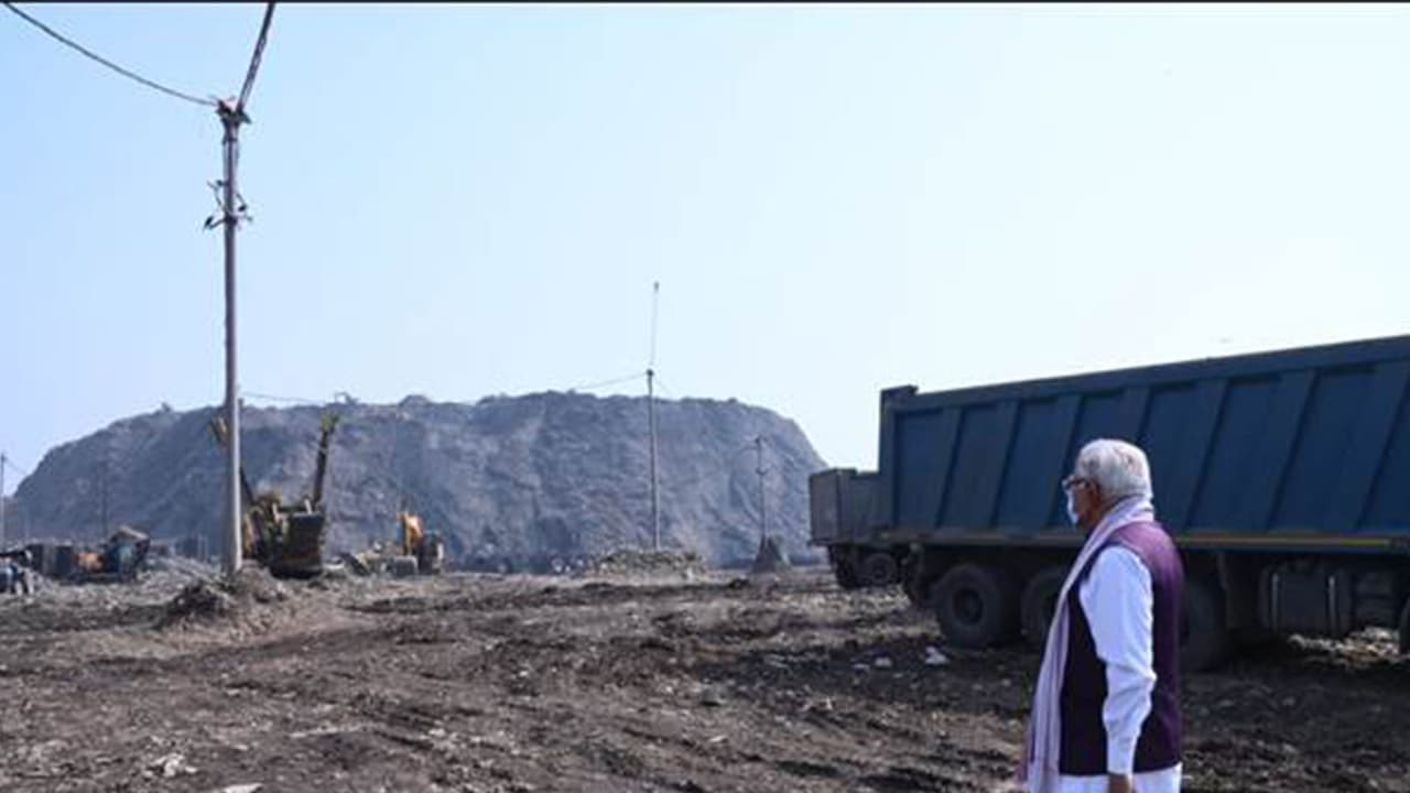 Union Minister Manohar Lal Reviews Progress of Bhalswa Dumpsite Remediation (Photo/PIB) Union Minister Manohar Lal Reviews Progress of Bhalswa Dumpsite Remediation (Photo/PIB)