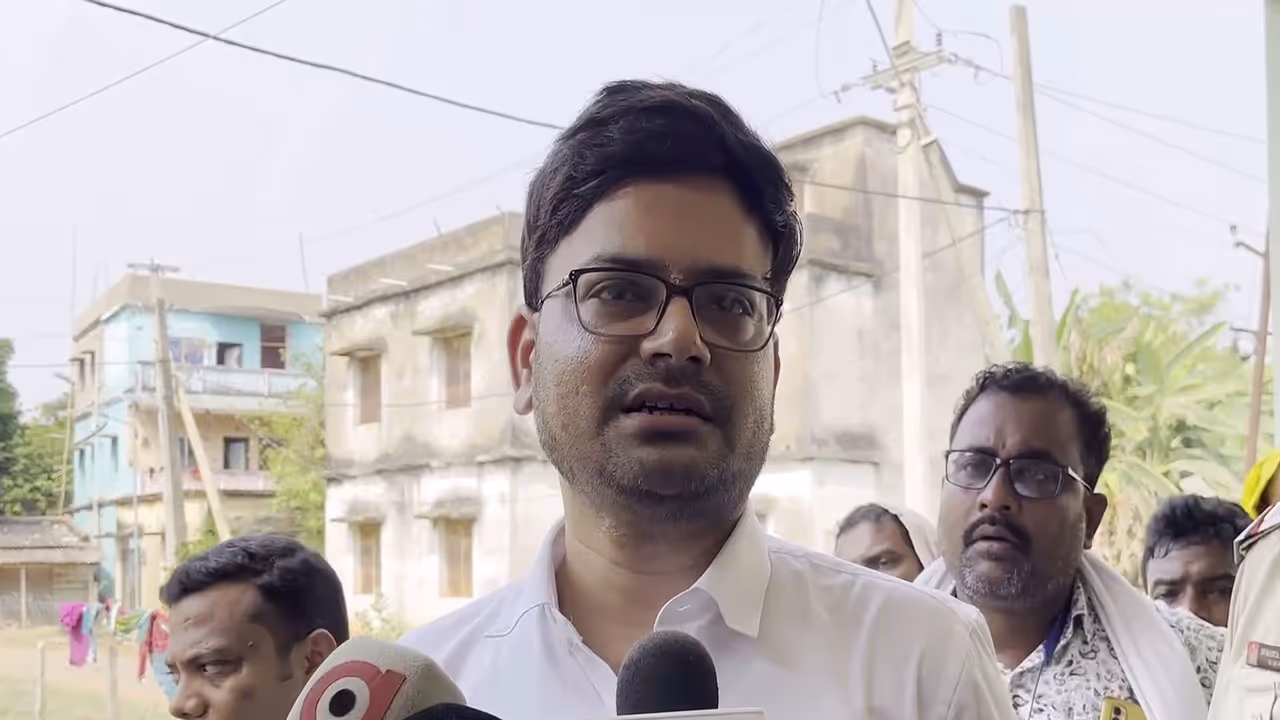 Revenue Divisional Commissioner of Mayurbhanj, Odisha to inquire into the cause of the student's death (Phoot/ANI) Revenue Divisional Commissioner of Mayurbhanj, Odisha to inquire into the cause of the student's death (Phoot/ANI)