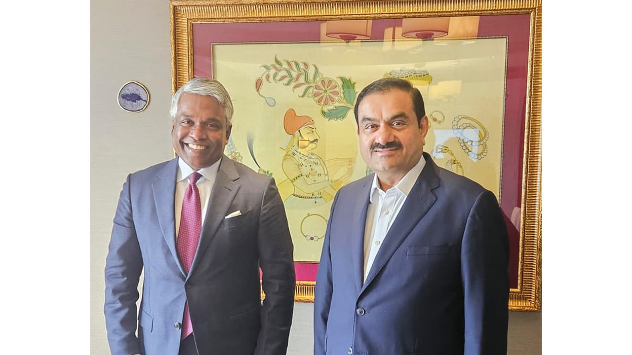 Adani Group Chairman Gautam Adani with Google Cloud CEO Thomas Kurian (Photo/ANI)