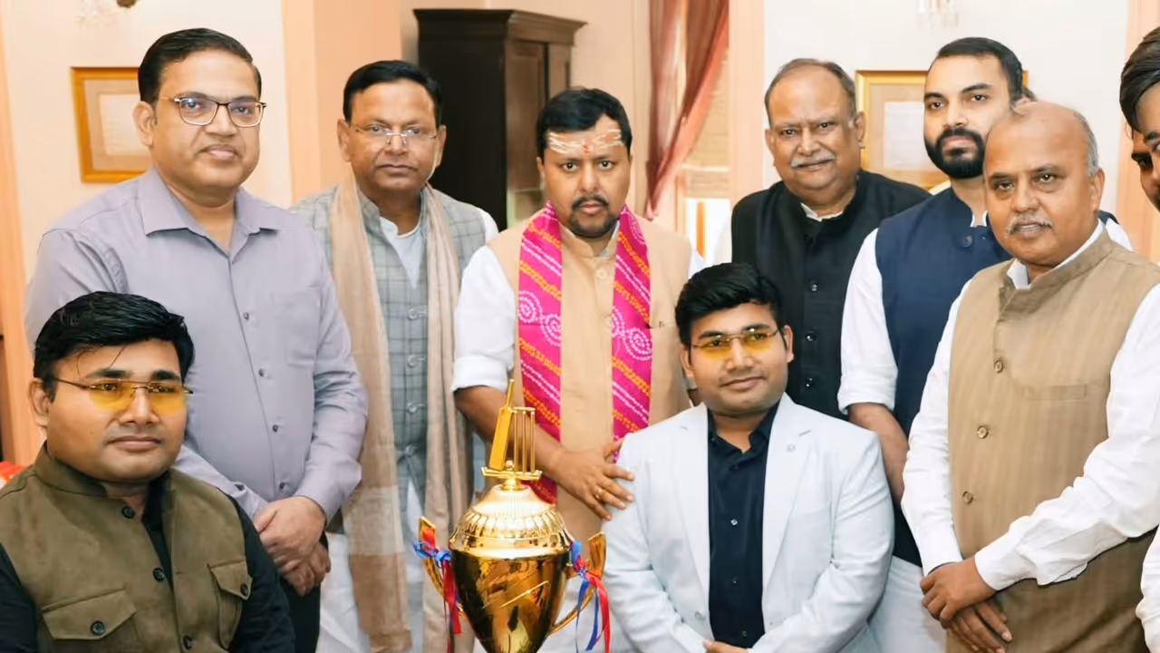 Nitin Nabin unveils ‘Seva Sankalp Trophy’. (Photo/BJP Varanasi) Nitin Nabin unveils ‘Seva Sankalp Trophy’. (Photo/BJP Varanasi)